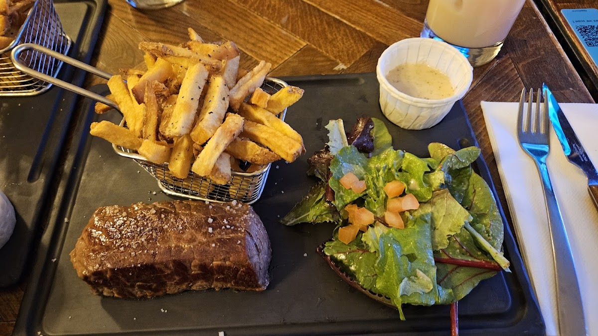 O'Sullivans Pigalle 3